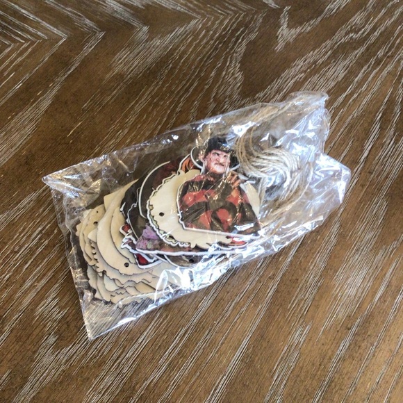 18pc Wooden Halloween Scary Movie Serial Killers Clown Scary Doll Tree Ornaments - Picture 12 of 12